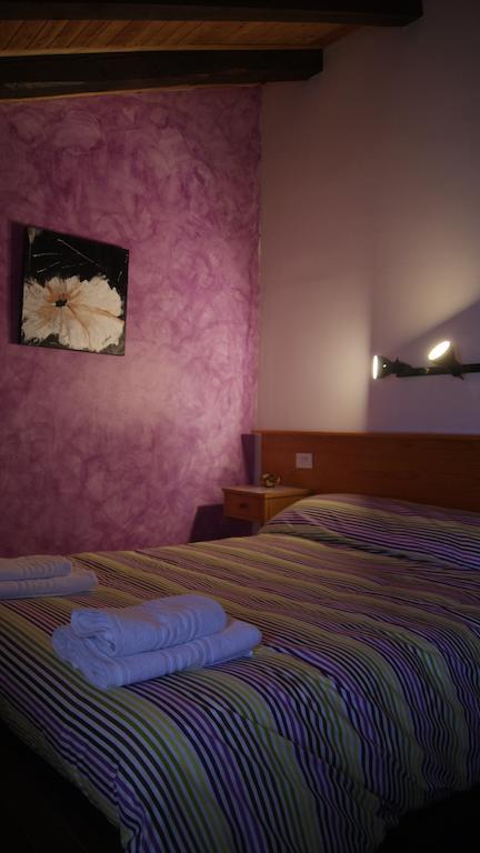 Hotel Fonda Domingo à Lles Extérieur photo